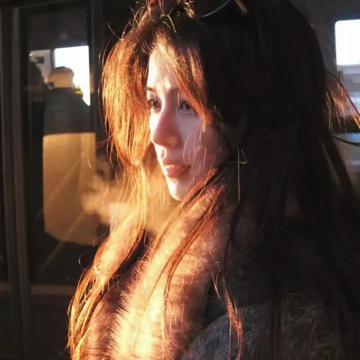 女人在家 封面